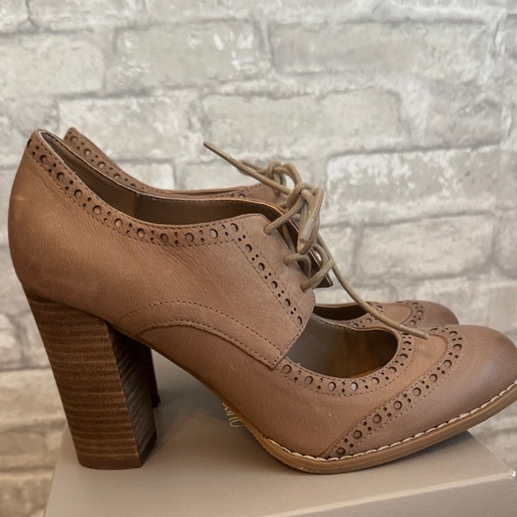 Taupe Oxford Lace-Up Women's Shoes - Picture 6 of 8